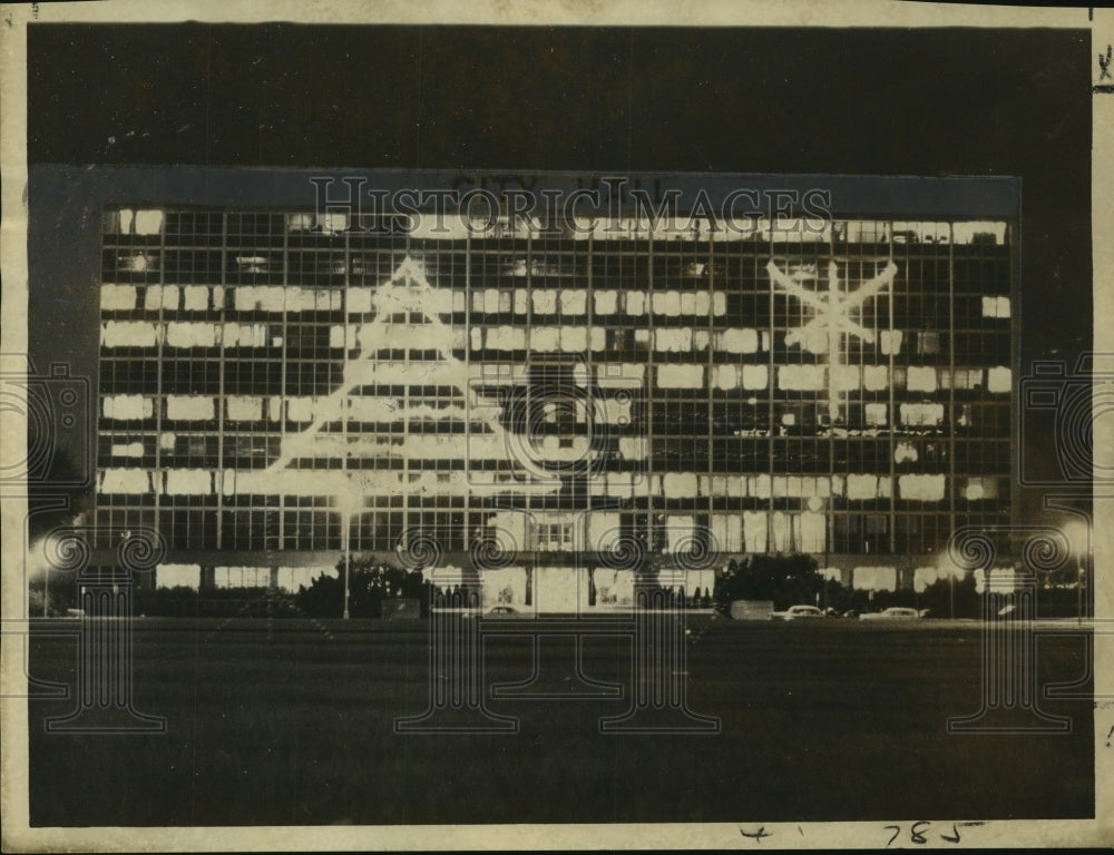 1972 Press Photo New Orleans buildings display Festive Christmas lights