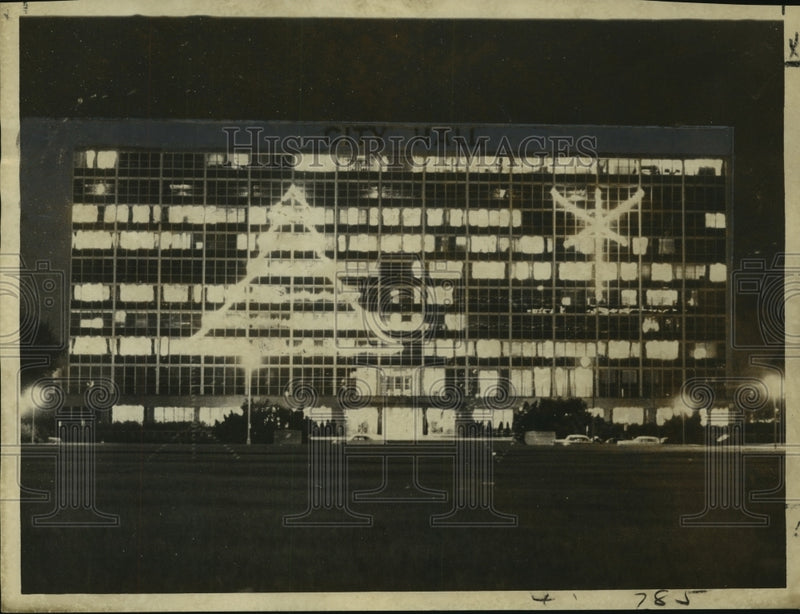 Load image into Gallery viewer, 1972 Press Photo New Orleans buildings display Festive Christmas lights

