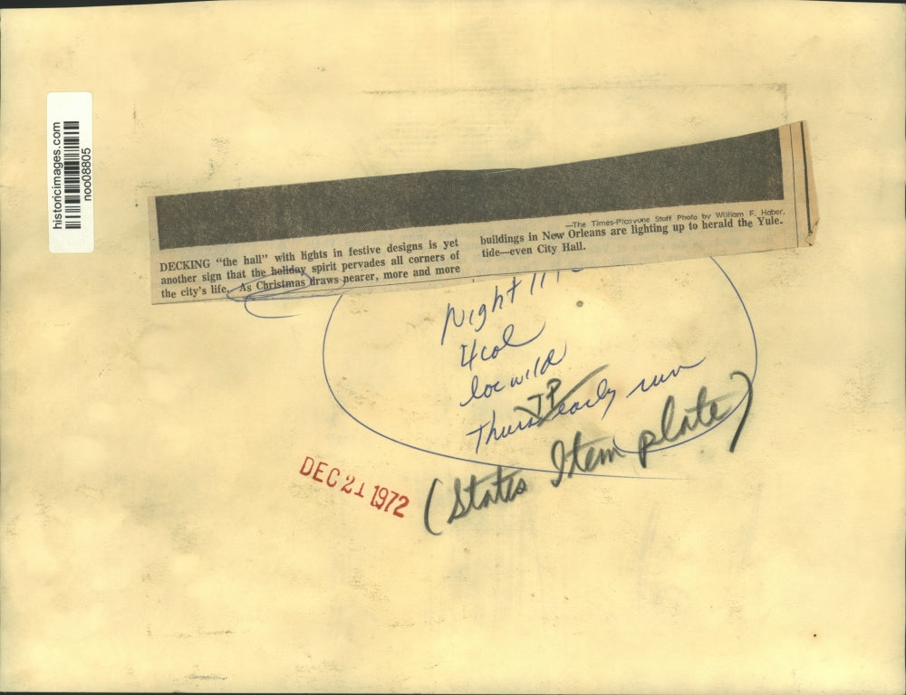 1972 Press Photo New Orleans buildings display Festive Christmas lights