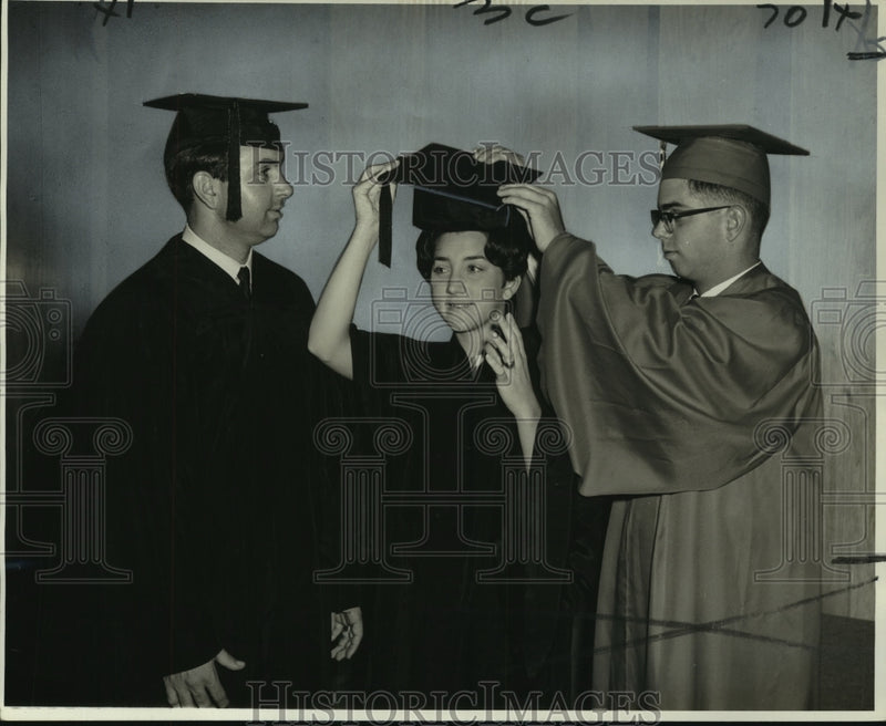 Load image into Gallery viewer, 1968 Press Photo Diasselliss family siblings share graduation spotlight
