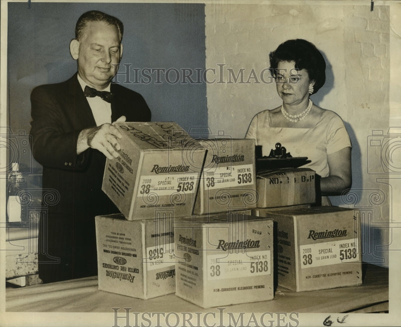 Load image into Gallery viewer, 1961 Press Photo U.S. customs agents inspect boxes of seized ammunition rounds

