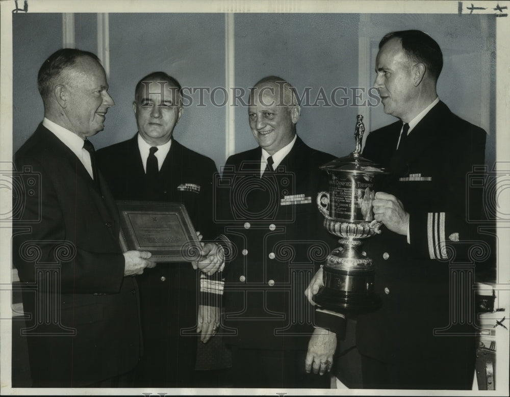 1960 Press Photo New Orleans Coast Guard Reserve won second for Gordon Canfield