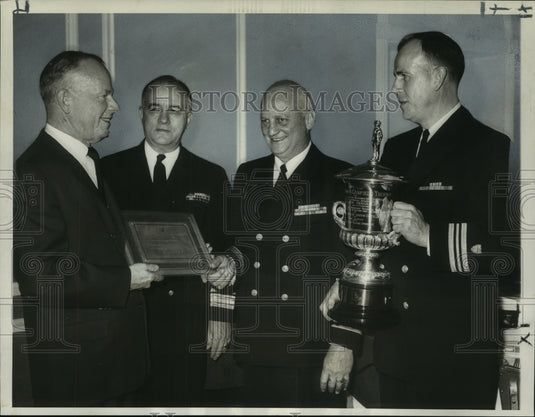 1960 Press Photo New Orleans Coast Guard Reserve won second for Gordon Canfield