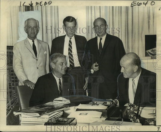 1967 Press Photo David F.Dixon, company at domed stadium architects meeting