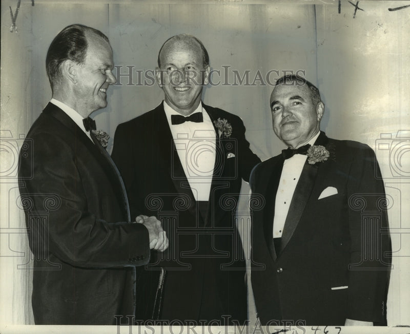 Load image into Gallery viewer, 1967 Press Photo Delegates during Chamber of Commerce of New Orleans dinner
