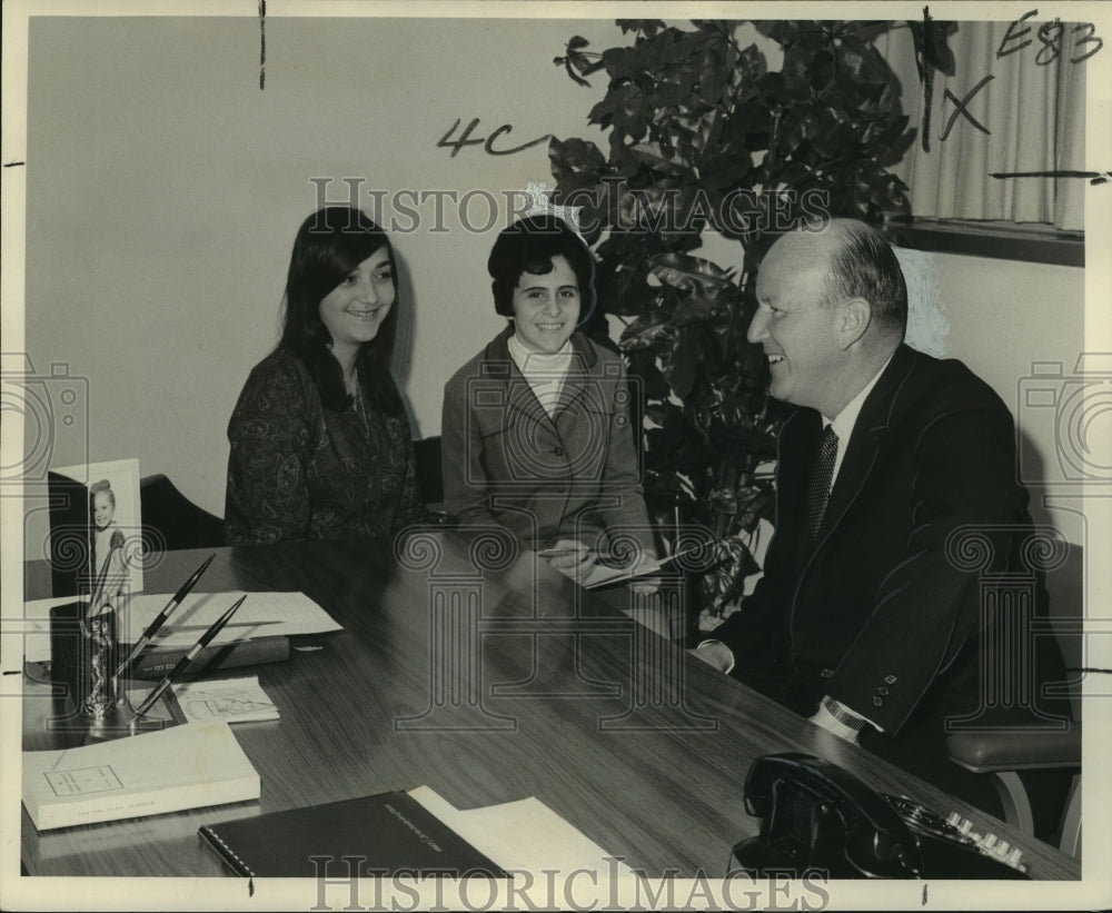 1967 Press Photo M&#39;Donogh 28 Junior High eighth graders shown with Dave Dixon- Historic Images