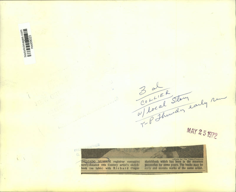 Load image into Gallery viewer, 1972 Press Photo Delgado Museum registrar compares 19th-century sketchbooks
