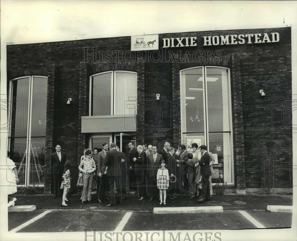 1971 Press Photo Dixie Homestead celebrates opening of Clearview Branch- Historic Images