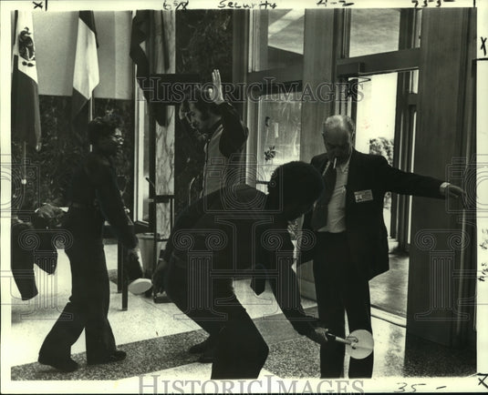 1979 Press Photo New Orleans City Hall Security Guards "Frisk" Visitors- Historic Images