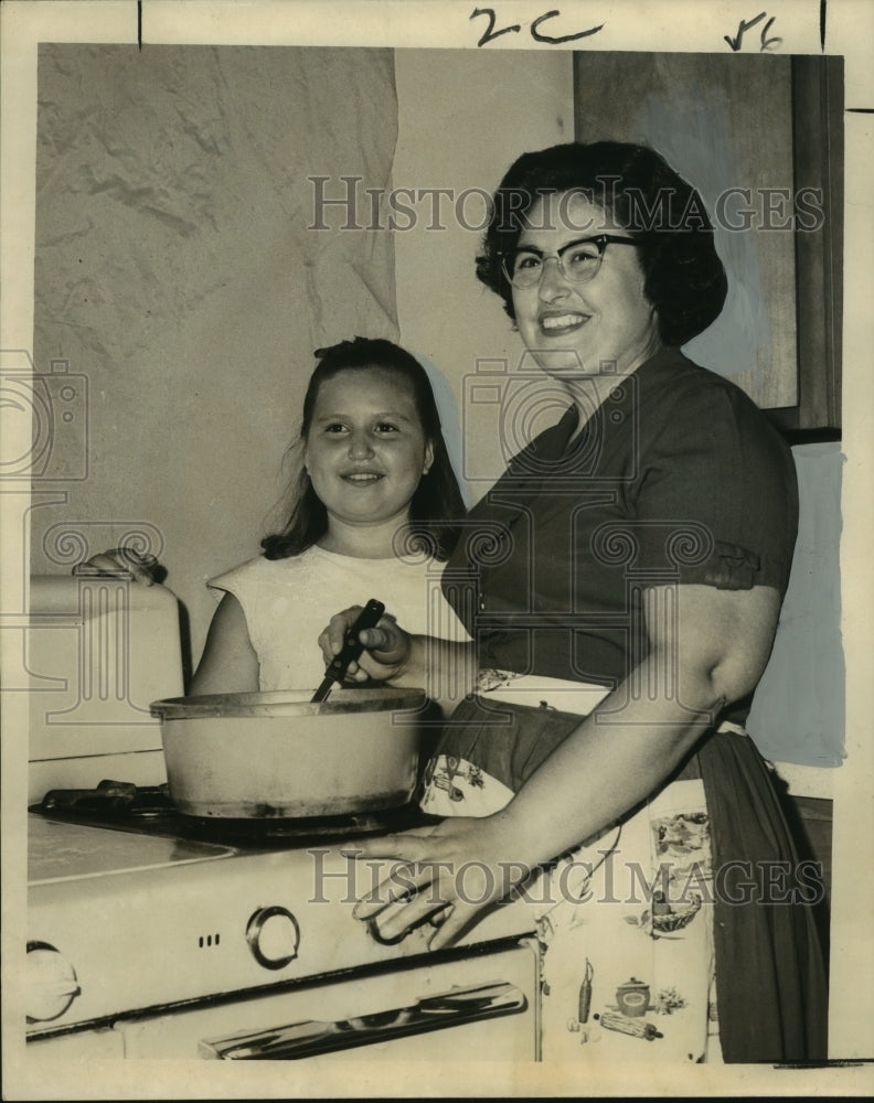 1965 Press Photo Mrs. Milton Coutreaux and her daughter, Laura, cooking at home