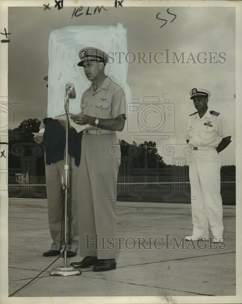 1963 Press Photo Capt. J.J. Delholm, commanding officer of Naval Air Station- Historic Images