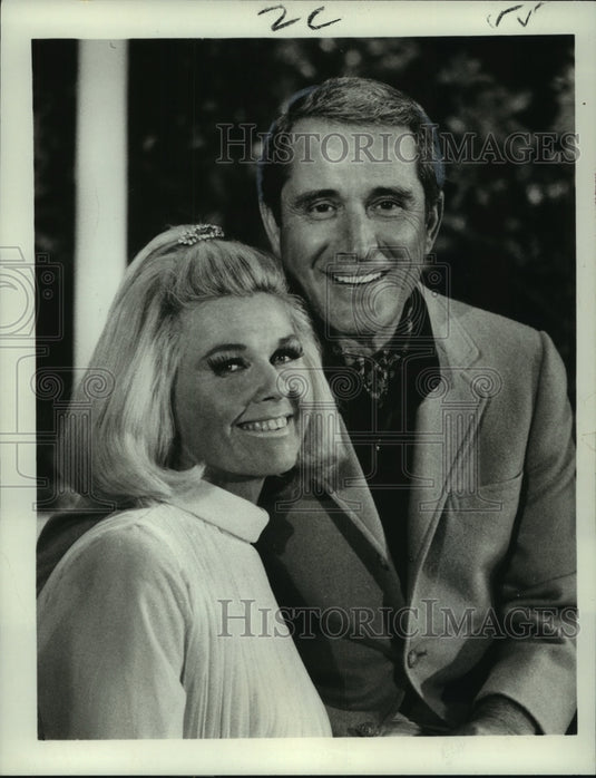 1971 Press Photo Doris Day,Perry Como in The Doris Mary Anne Kappelhoff Special- Historic Images