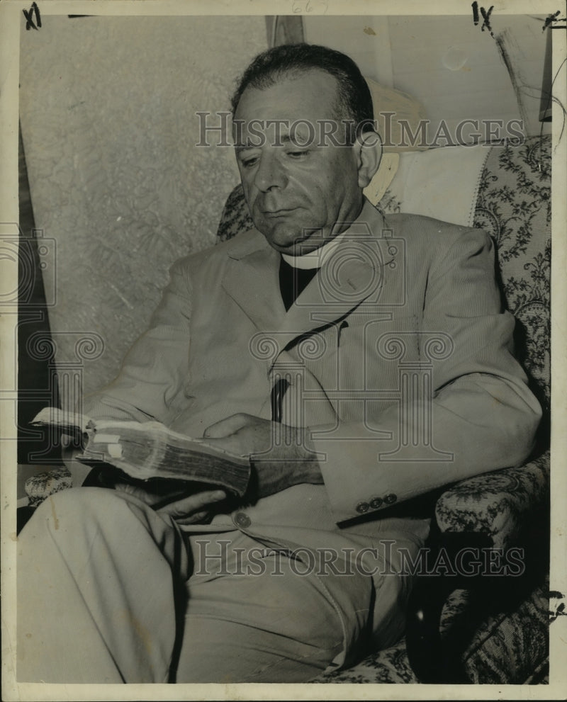 Load image into Gallery viewer, 1950 Press Photo Reverend David C. Colony - noo09477
