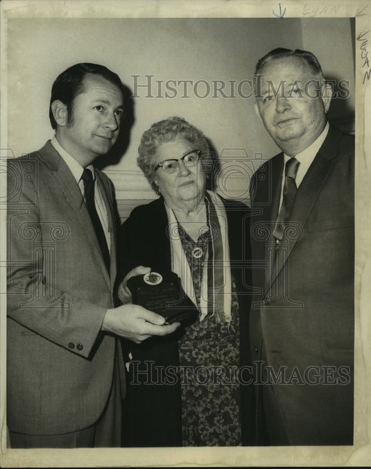 1969 Press Photo Plaque given Mrs. Florence V. Muller, Knights of Columbus