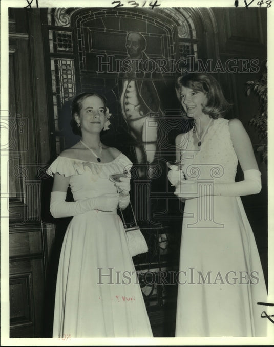 1978 Press Photo Ysonde de la Vergne and Elizabeth Bethea Ward at cocktail party- Historic Images