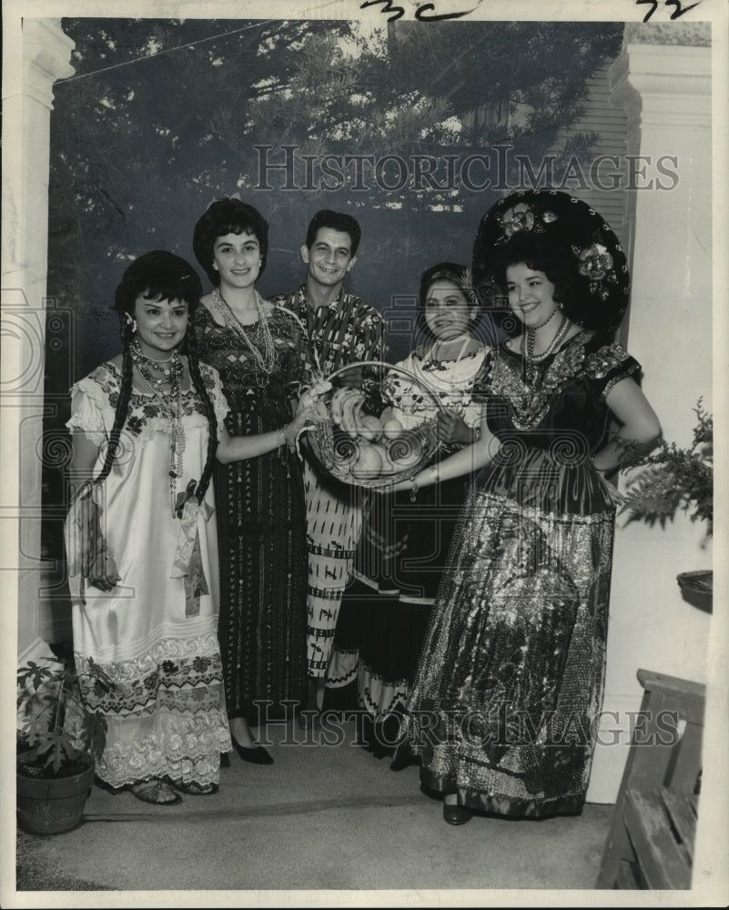 1962 Press Photo Native Costumes of Five Central American Countries - noo09634