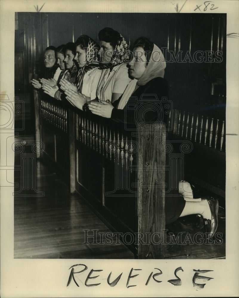 1949 Press Photo Displaced persons at the Ursuline Convent - noo09661
