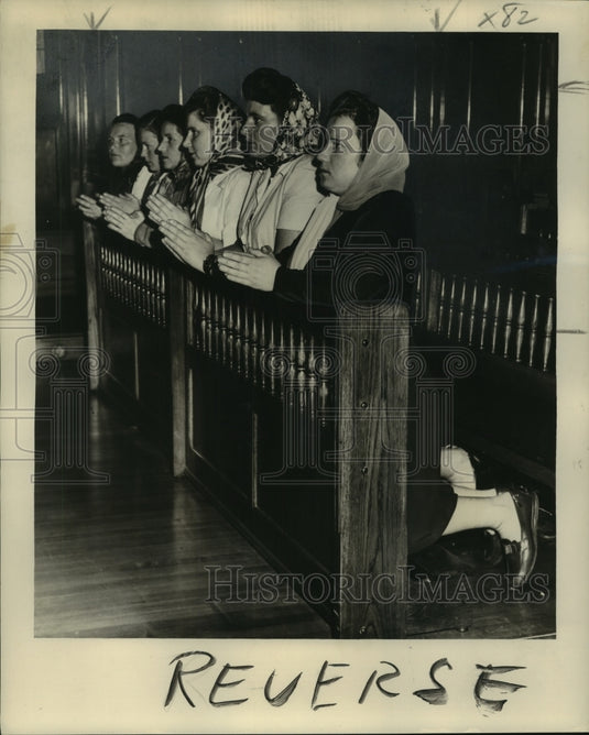 1949 Press Photo Displaced persons at the Ursuline Convent - noo09661