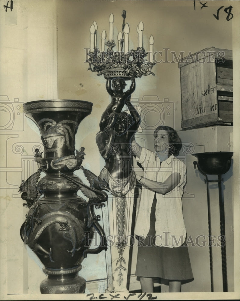 Load image into Gallery viewer, 1965 Press Photo Mrs. Talton Thomas polishes up a Victorian light standard
