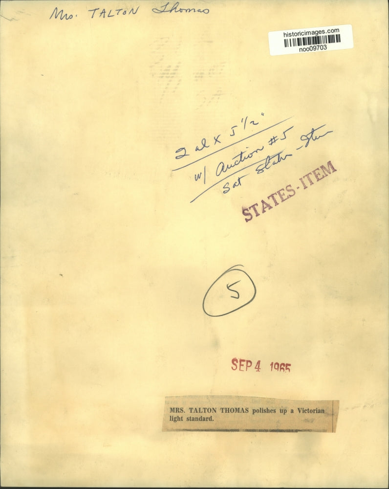 1965 Press Photo Mrs. Talton Thomas polishes up a Victorian light standard