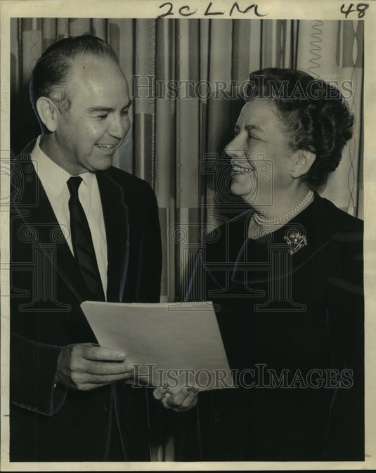 1961 Press Photo Delegates confer before social welfare planning council event- Historic Images