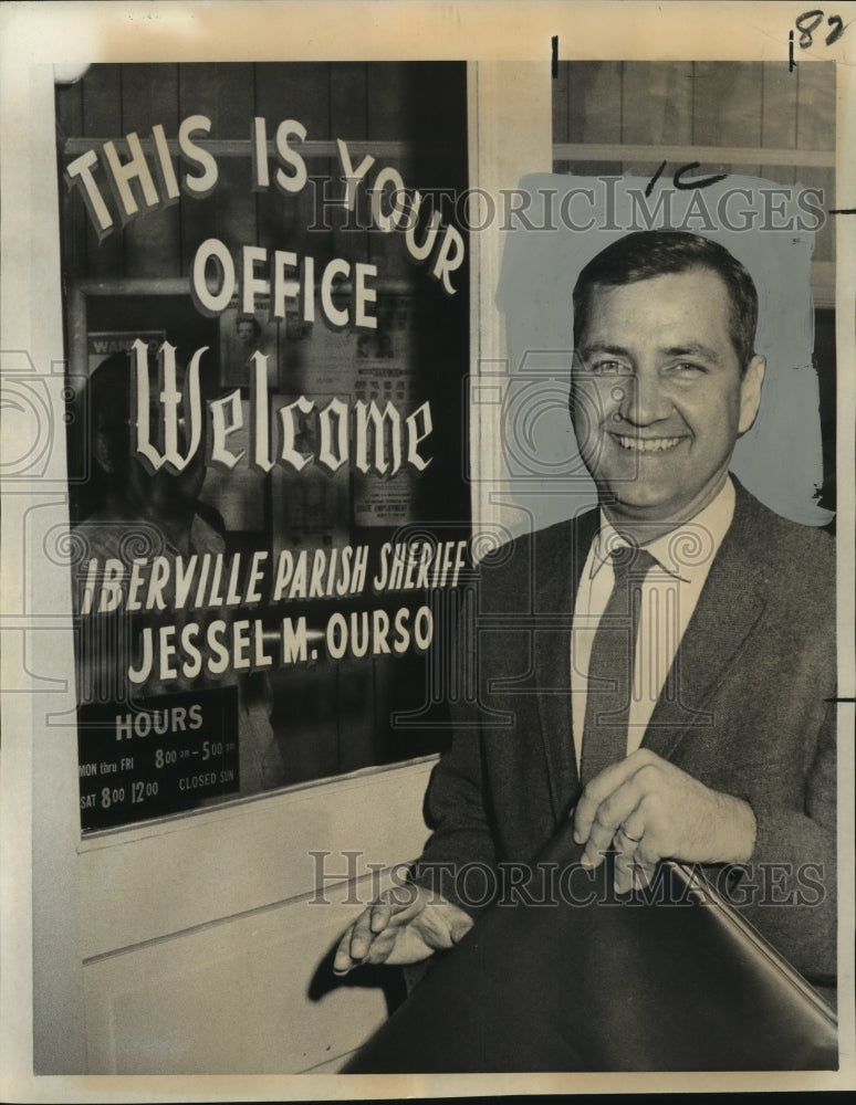 Load image into Gallery viewer, 1968 Press Photo Coroner Dr. Mortimer F. Currier, acting as Iberville sheriff
