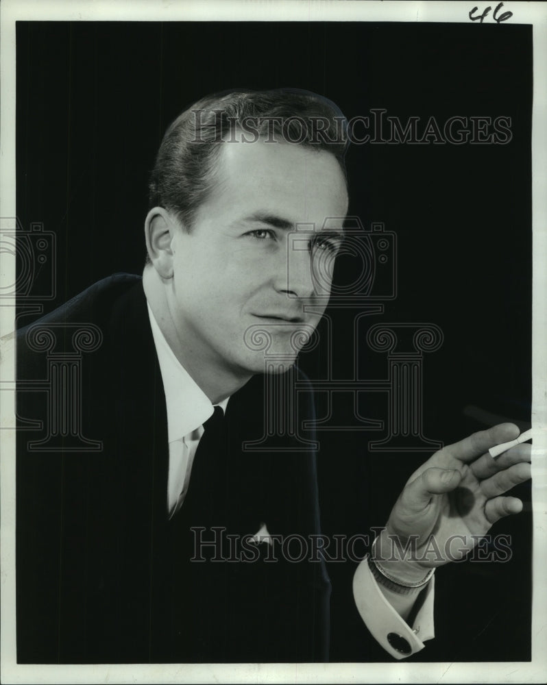 Load image into Gallery viewer, 1966 Press Photo "The Grand Tour of Europe" producer Andre de la Varre
