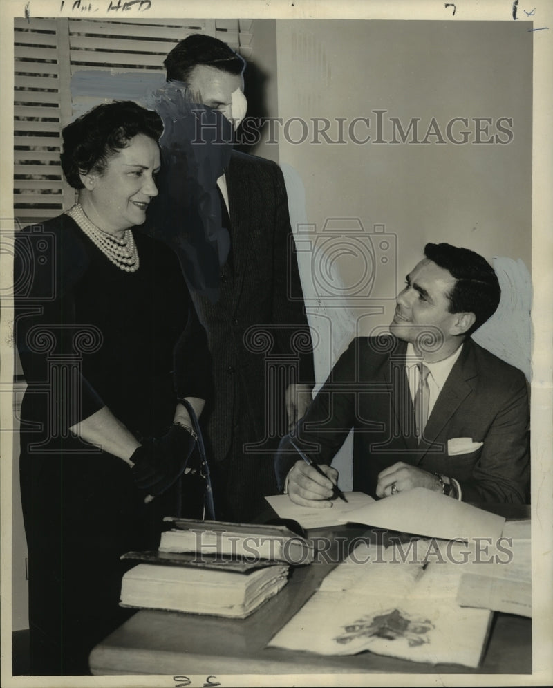 Load image into Gallery viewer, 1960 Press Photo Mrs.Esperanza De la Villesbret looks on as her son signs papers
