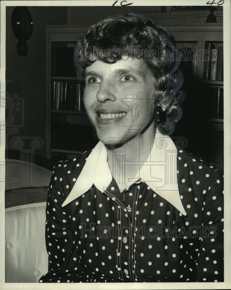 1973 Press Photo Mrs. James E. Comiskey, pres. Friends-Bethlehem House of Bread- Historic Images