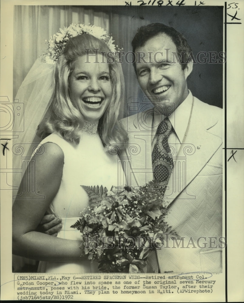 1972 Press Photo Retired astronaut Col. Gordon Cooper with his new bride Susan- Historic Images