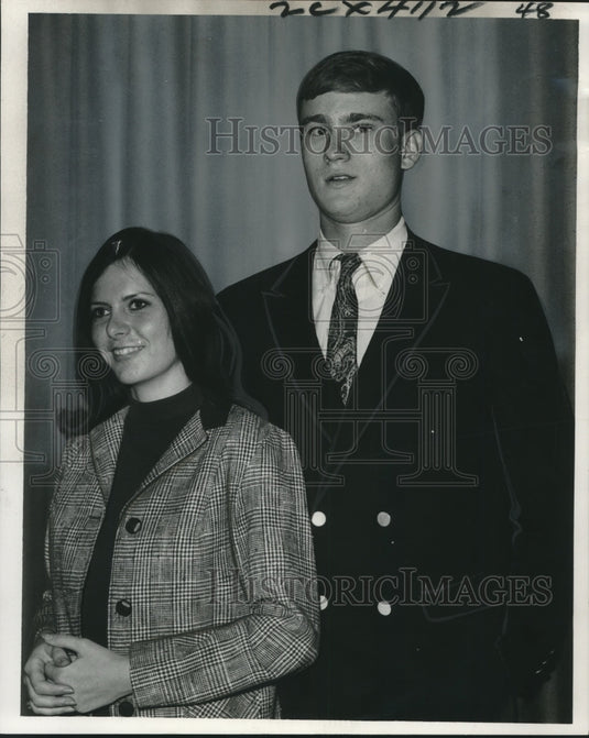 1967 Press Photo New Sigma Chi members Miss Patricia Doran & Mr. Rand Spencer