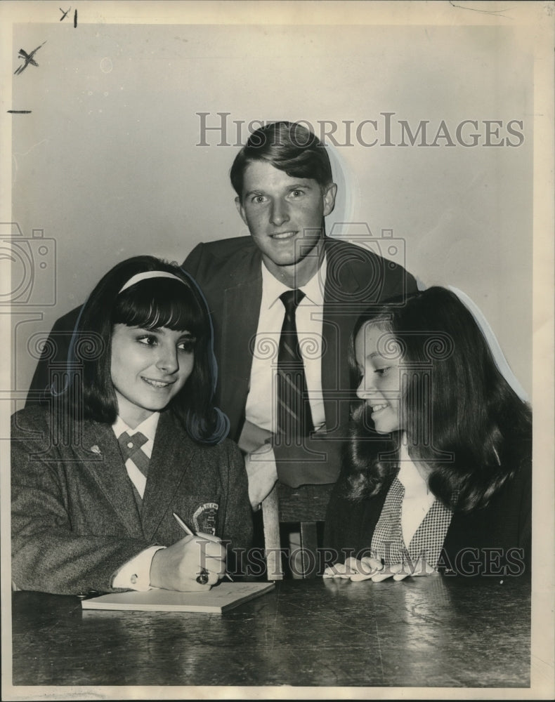 1967 Press Photo Immaculate Conception Sodality members prepare for career day