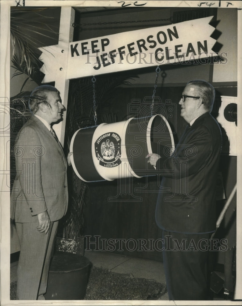 1970 Press Photo Tom Donelon, Jefferson Parish President with Charles Eagan- Historic Images