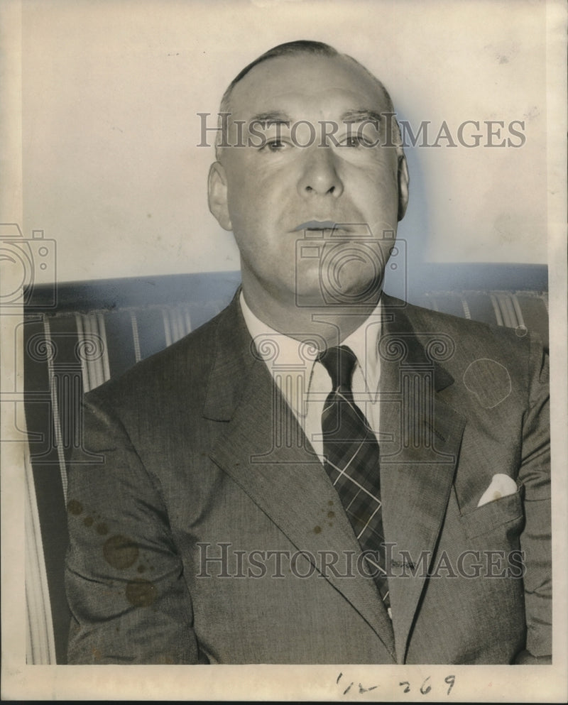 Load image into Gallery viewer, 1957 Press Photo George Crombie. - noo10473
