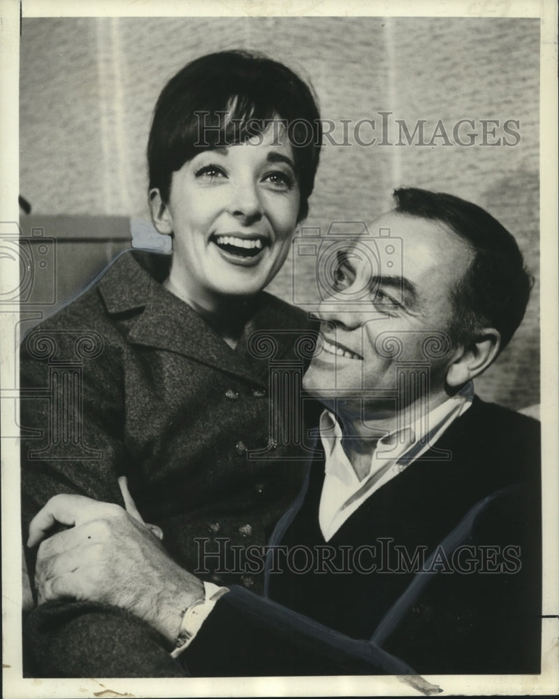 Load image into Gallery viewer, 1964 Press Photo Actors Nancy Douglas, John Ireland in "A Thousand Clowns"
