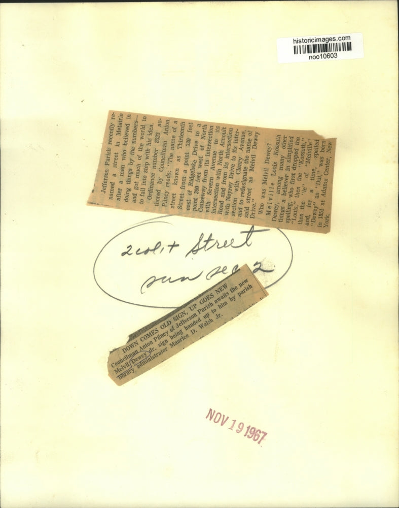 1967 Press Photo Melvil Dewey Drive Sign Goes Up in Metairie - noo10603