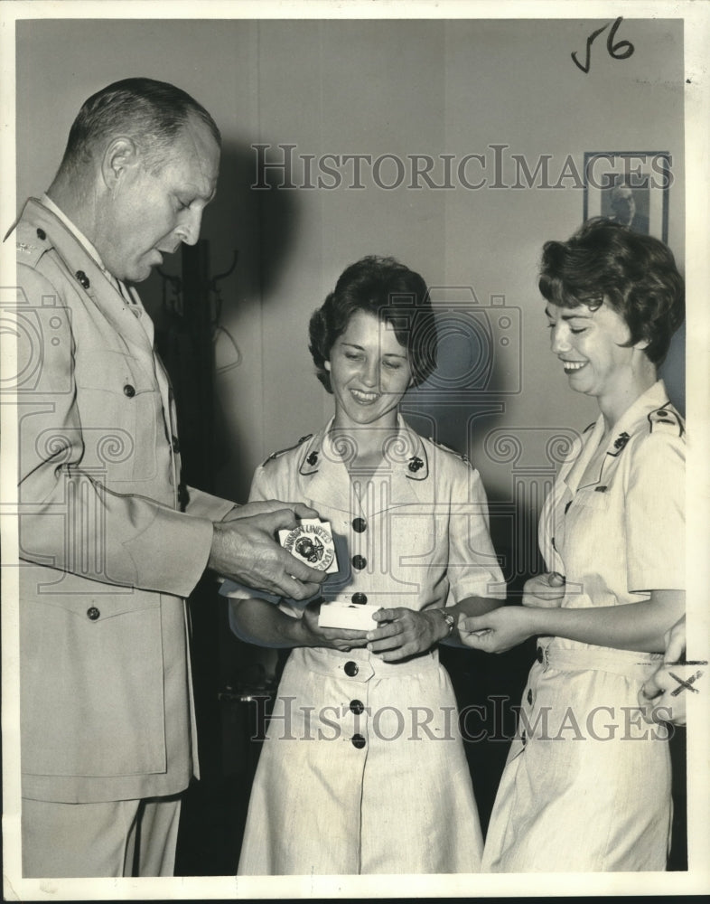 Load image into Gallery viewer, 1963 Press Photo Col. Randall Stallings, director of 8th Marine Corps Reserve

