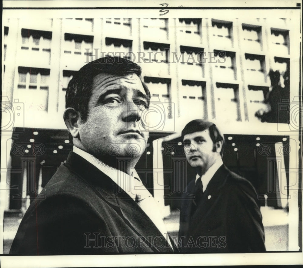 1972 Press Photo E.C. Dothard &amp; Governor George Wallace at Holy Cross Hospital- Historic Images