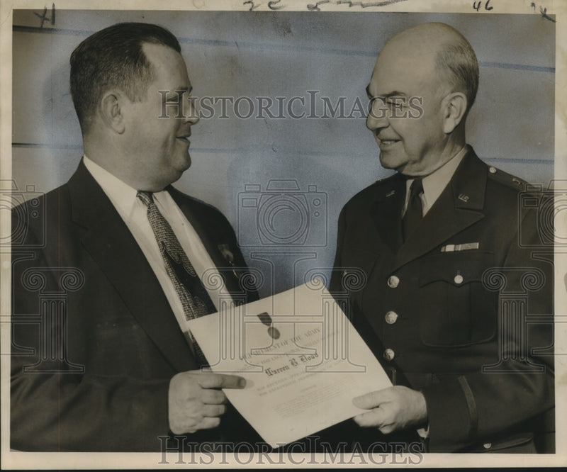 Load image into Gallery viewer, 1954 Press Photo Brig. Gen. John Hardin gives Service Award to Warren Dodd
