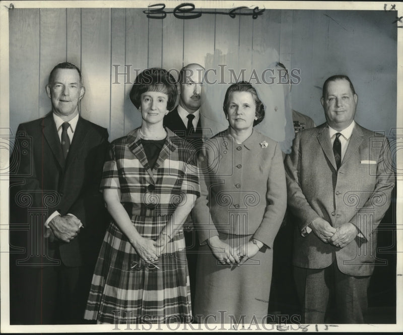 Load image into Gallery viewer, 1967 Press Photo Federal employees receiving awards for outstanding performances
