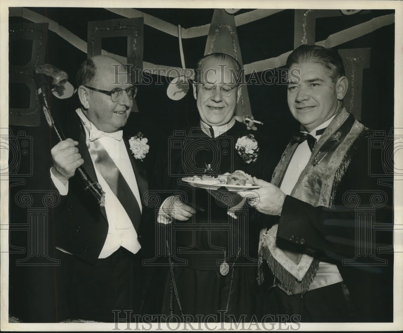 Load image into Gallery viewer, 1960 Press Photo Judge Edward Haggerty Jr, Very Rev. O'Connor &amp; Leo Donegan
