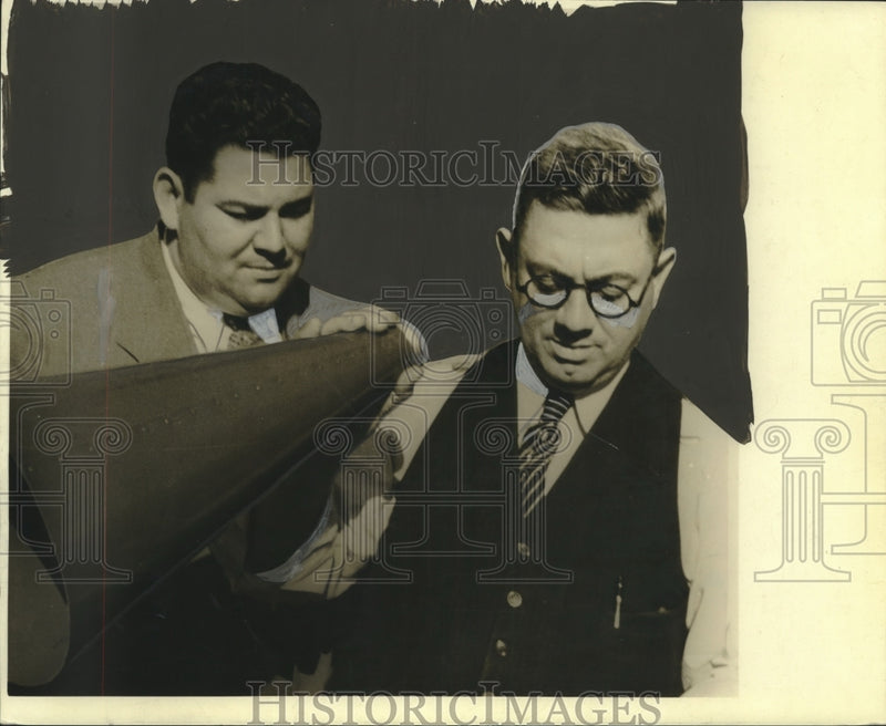 Load image into Gallery viewer, 1935 Press Photo L. di Benedetto Jr. and Sr. - noo10923
