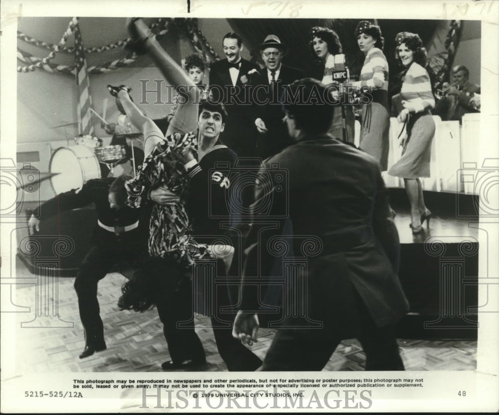 1980 Press Photo Bobb DiCicco & others in one of the scenes of "1941"- Historic Images