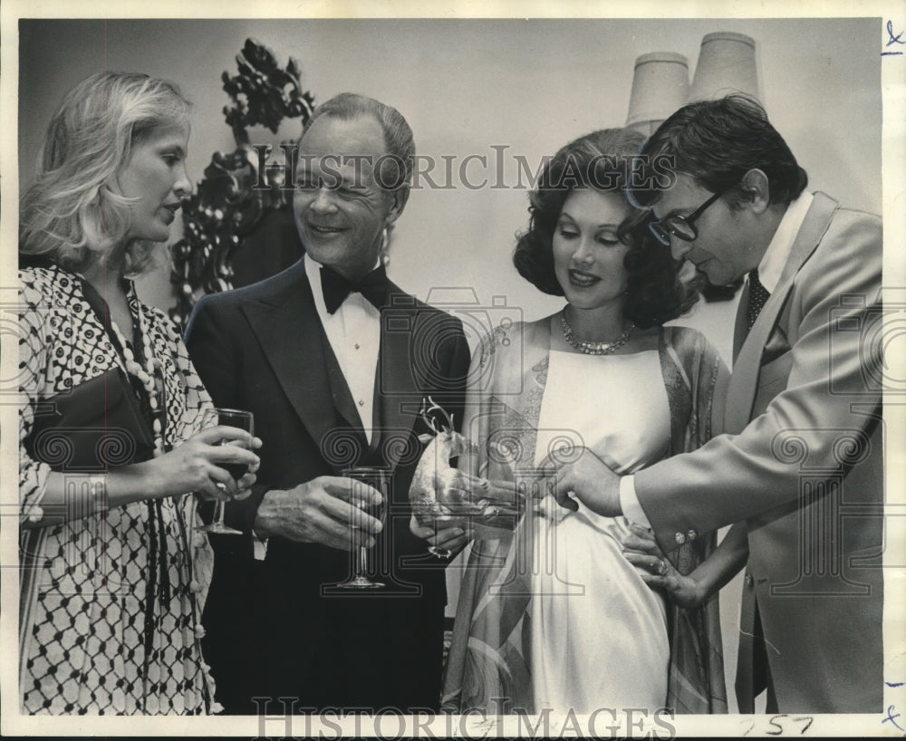 1974 Press Photo The Dupepes &amp; the Herrings at consul&#39;s party at Plimsoll Club- Historic Images