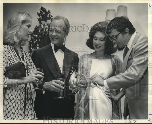 1974 Press Photo The Dupepes & the Herrings at consul's party at Plimsoll Club- Historic Images