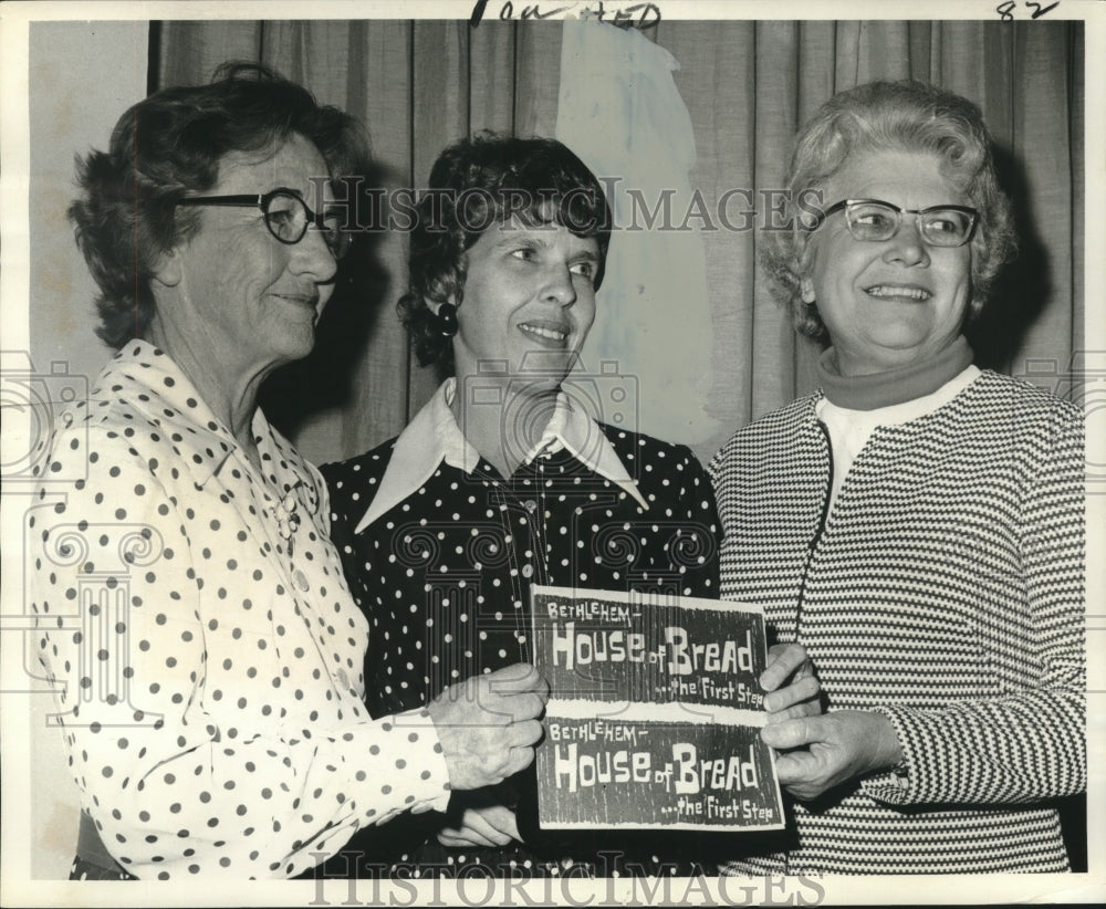 1973 Press Photo Friends-Bethlehem House of Bread president Mrs. James Comiskey- Historic Images