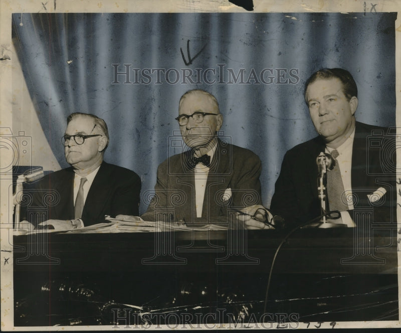 Load image into Gallery viewer, 1956 Press Photo The Louisiana public service commission listens to testimony
