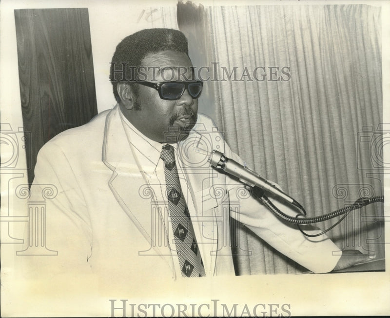 Load image into Gallery viewer, 1974 Press Photo Detective Donald Dillon, Jefferson Parish sheriff's officer

