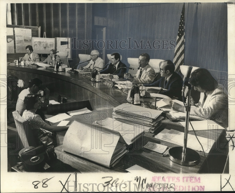 1974 Press Photo Peter H. Beer&#39;s last City Council meeting before resignation- Historic Images