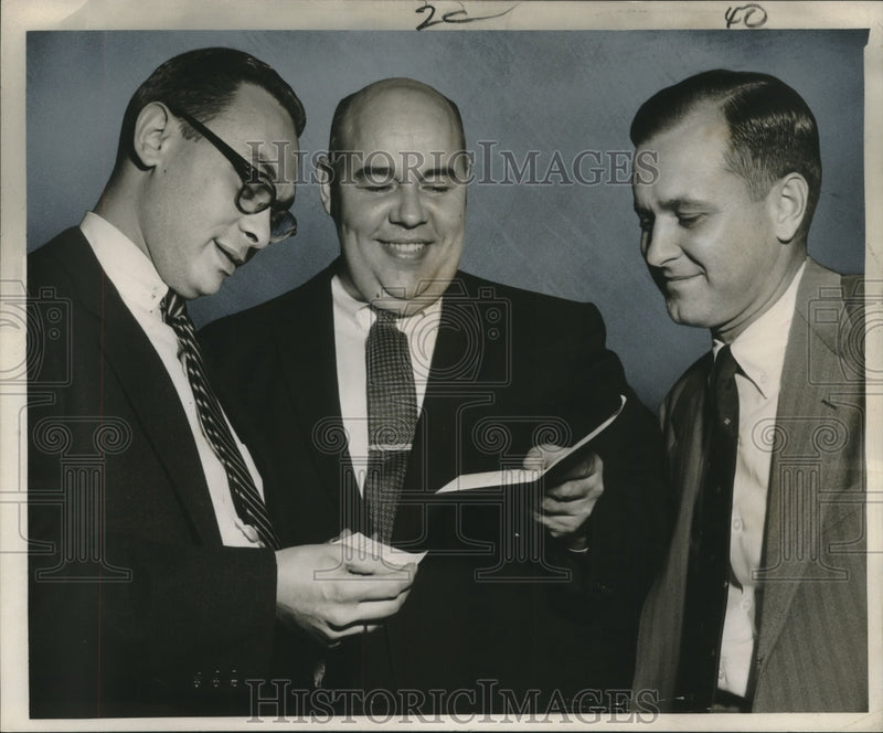 Load image into Gallery viewer, 1955 Press Photo Doctors S.B Stern, Joseph A. Diaz and Leon D. Bultman
